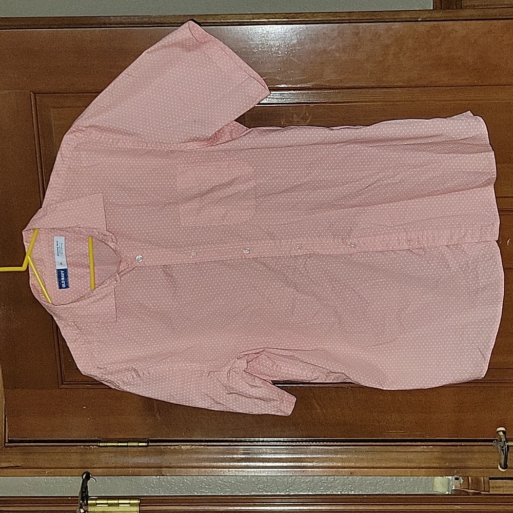 Old navy mens pink polka-dot button down shirt